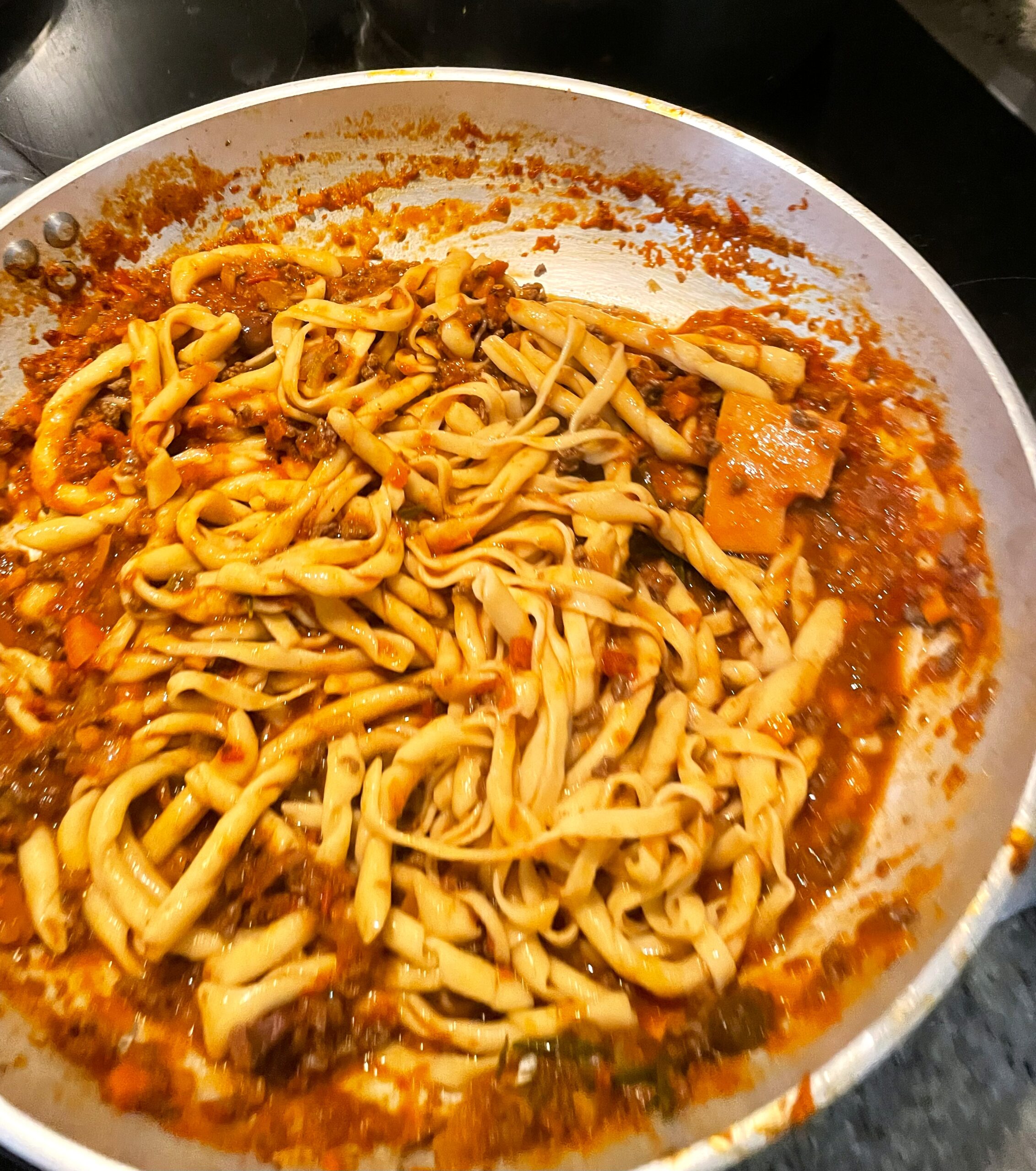 Mediterrane Pasta Busiate mit hausgemachter Sauce – italienischer Kochkurs in der Schweiz