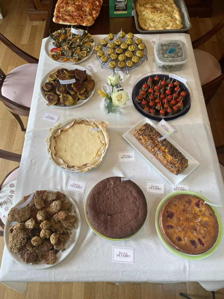 Italienisches Buffet mit Pizza, Quiche, Antipasti, Desserts und hausgemachten Spezialitäten von Tavola di Fabio