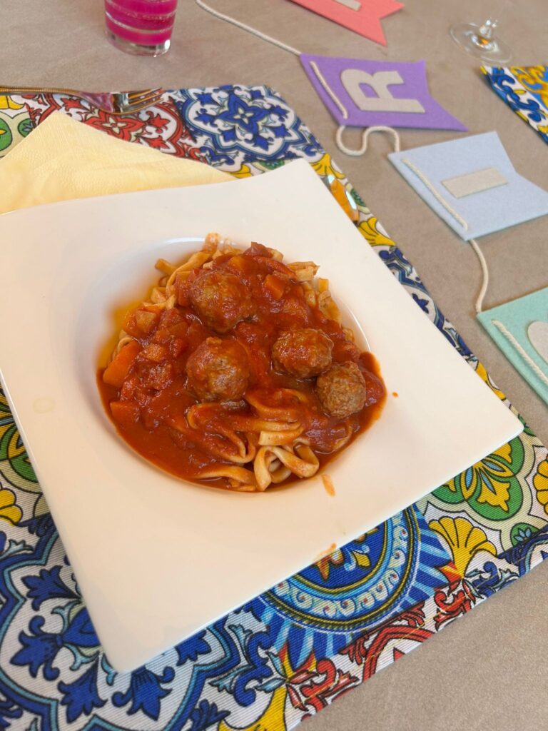 Pasta al sugo con polpette