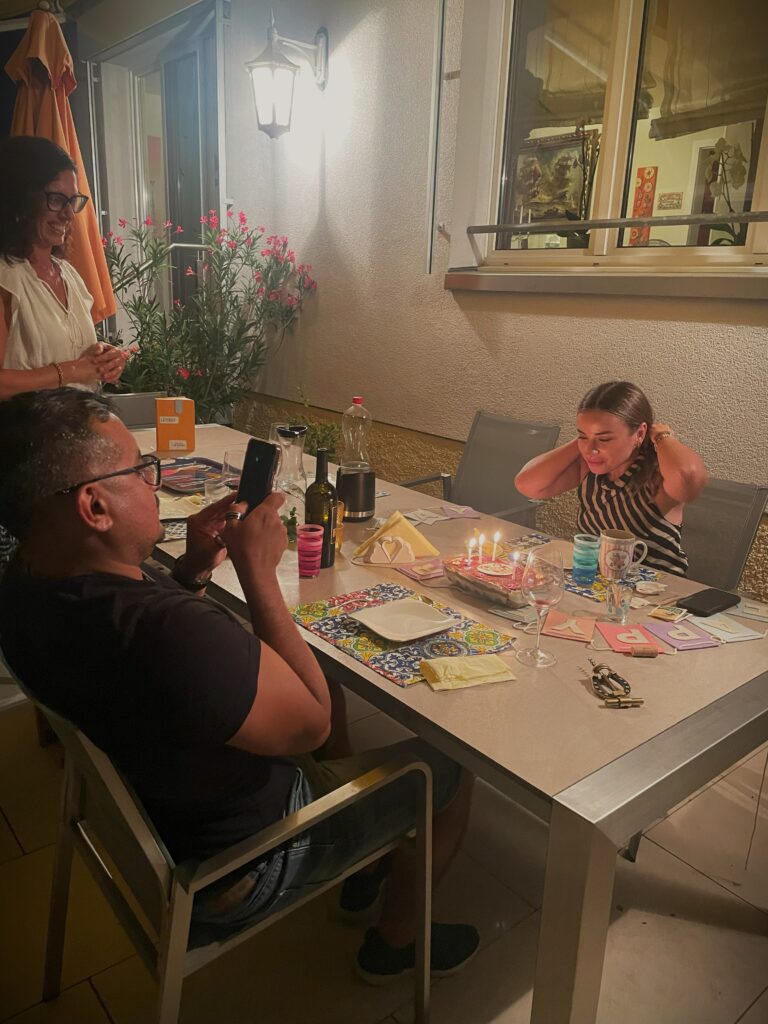 Feiern das Geburtstag