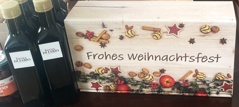 Geschenkbox mit Olivenöl Coratina, getrockneten Tomaten, schwarzen Oliven und Auberginen – Bio Demeter Set